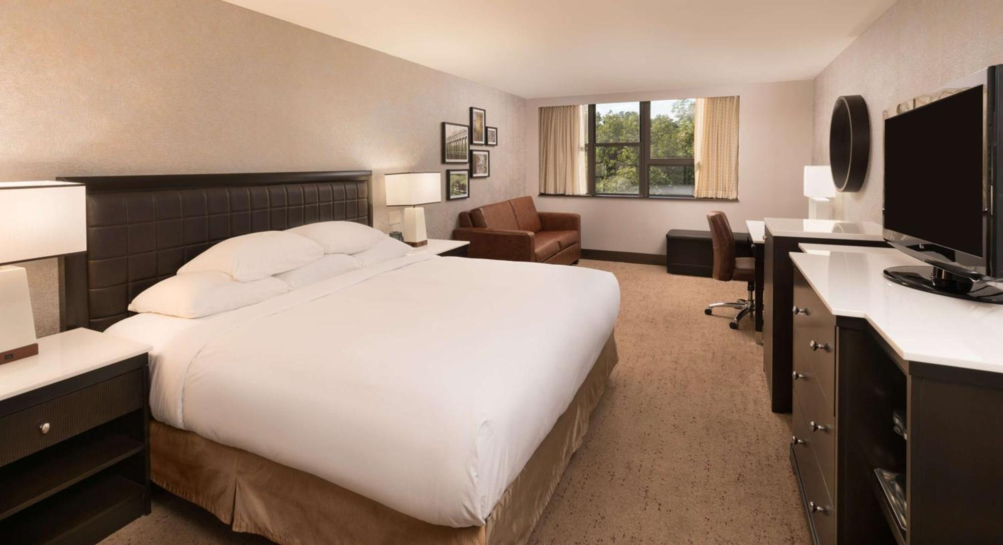The Saratoga Hilton Hotel Саратога Спрингс Екстериор снимка