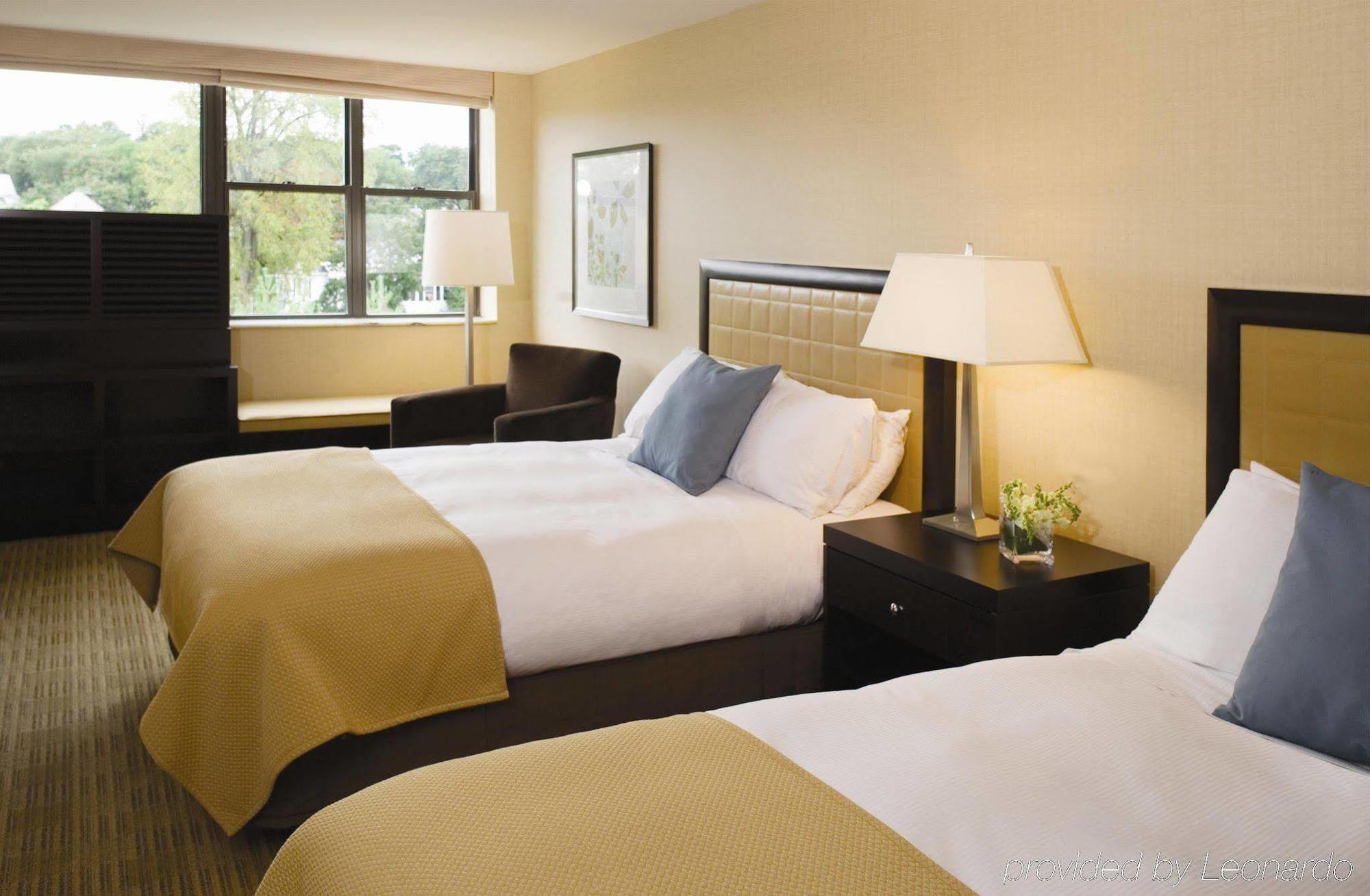 The Saratoga Hilton Hotel Саратога Спрингс Стая снимка