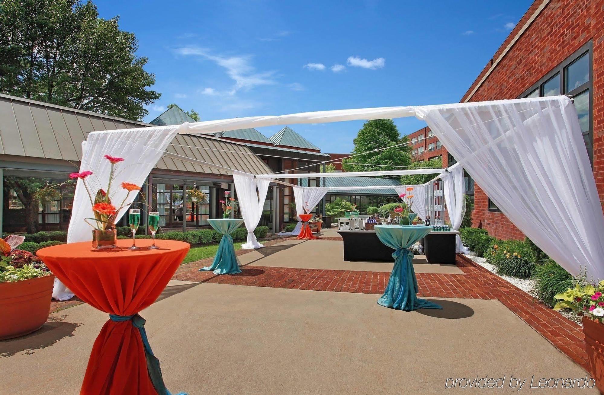 The Saratoga Hilton Hotel Саратога Спрингс Ресторант снимка