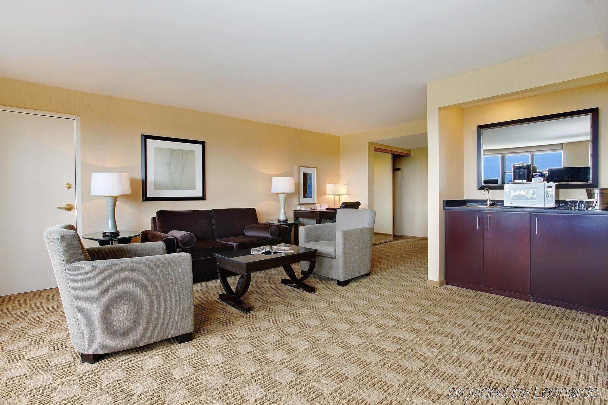 The Saratoga Hilton Hotel Саратога Спрингс Стая снимка